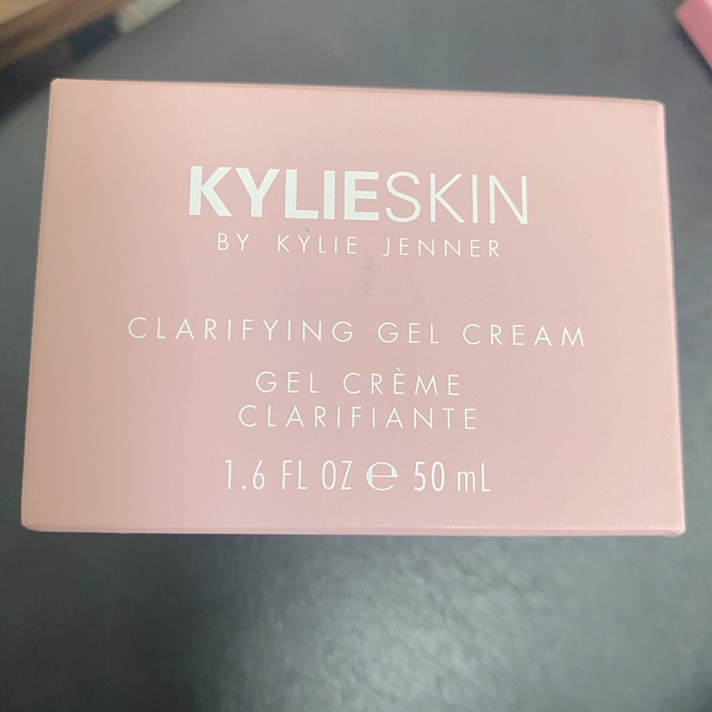 KYLIESKIN by Kylie Jenner clarifying gel cream
